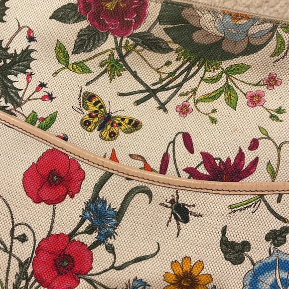 Gucci Zip Messenger Bag Flora Canvas with Perforated Leather Medium - Picture 12 of 12